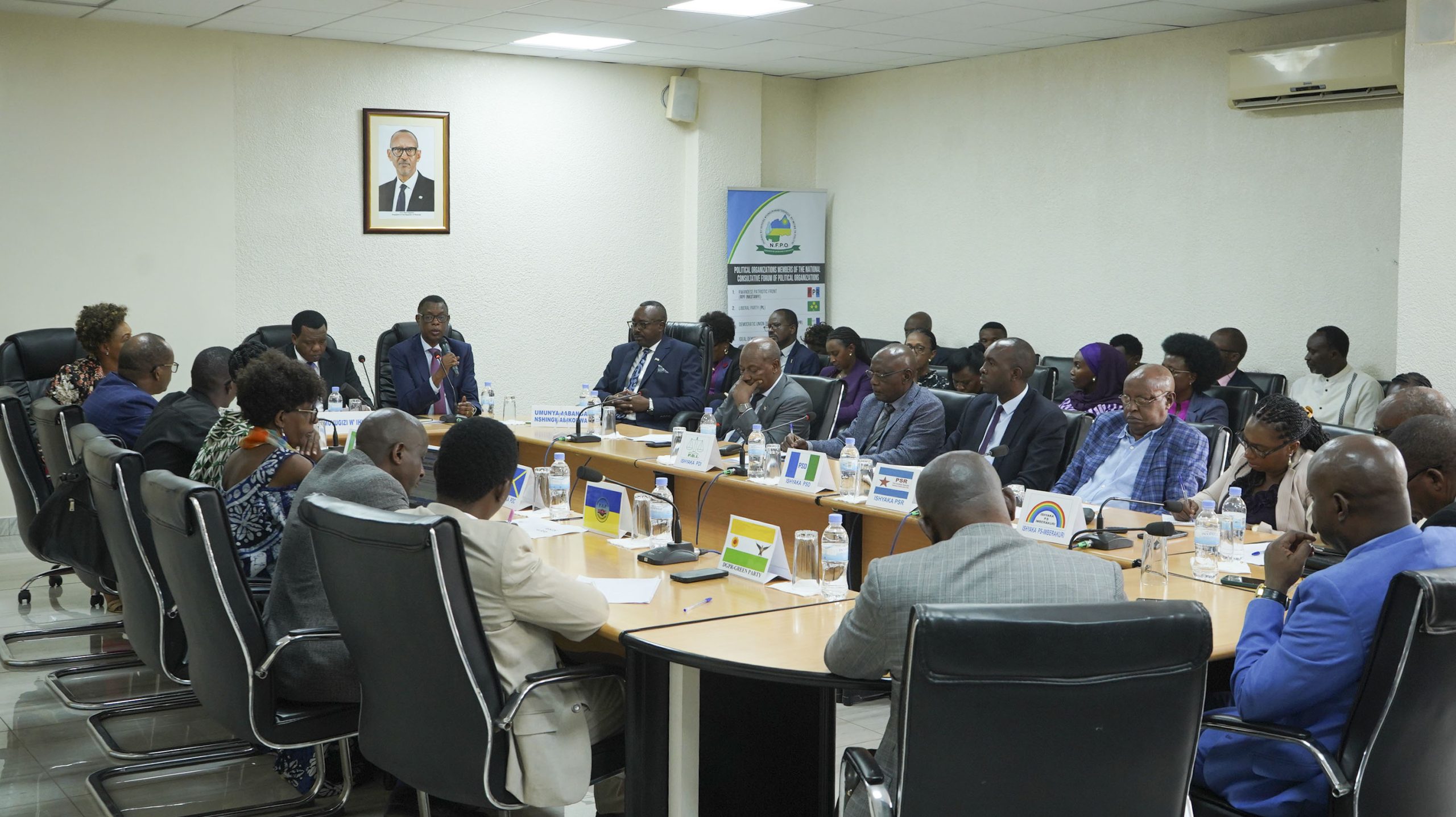 Read more about the article Abahagarariye imitwe ya Politiki bagaragaje intwaro yatsinda abagamije gusenya igihugu